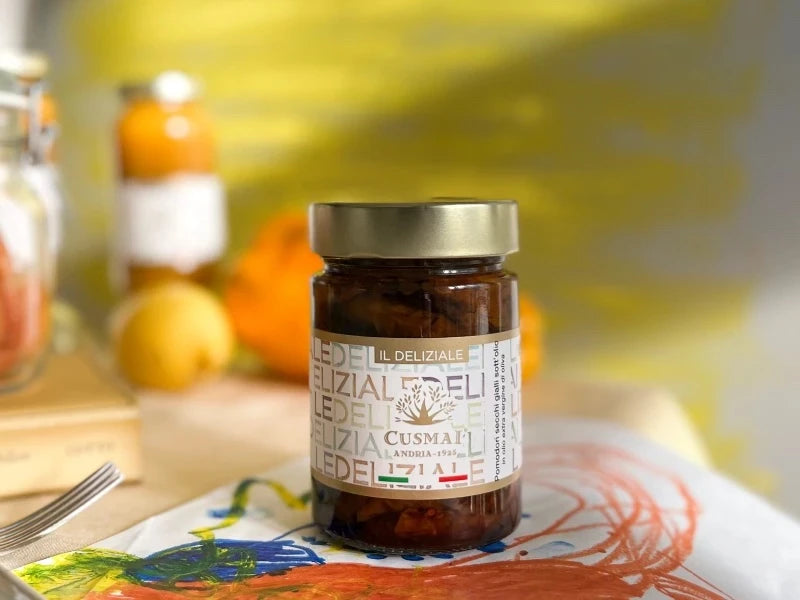 Getrocknete gelbe Tomaten in Öl